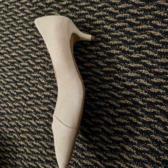 Low heel suede pumps - Picture 4 of 5